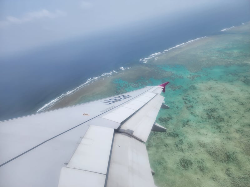 飛行機から見る海