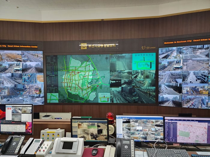 富川市交通情報センターの管制システム